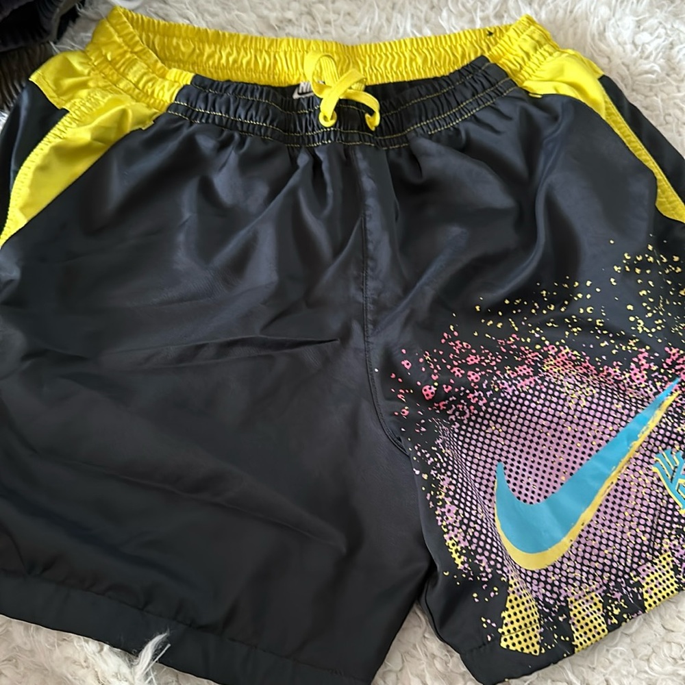 Nike KYRIE Irving men’s medium athletic shorts